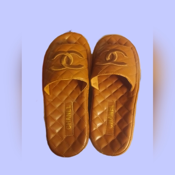 Chanel CC Velvet Slide Sandal Slippers Tan Size 38 NEW - Picture 2 of 3